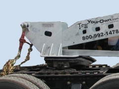 fifthwheel wrecker converts semi for towing service